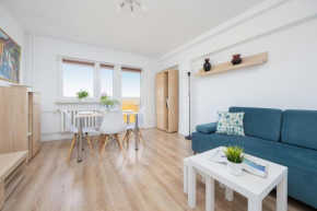 Cosy Apartment with Smart TV by Noclegi Renters
